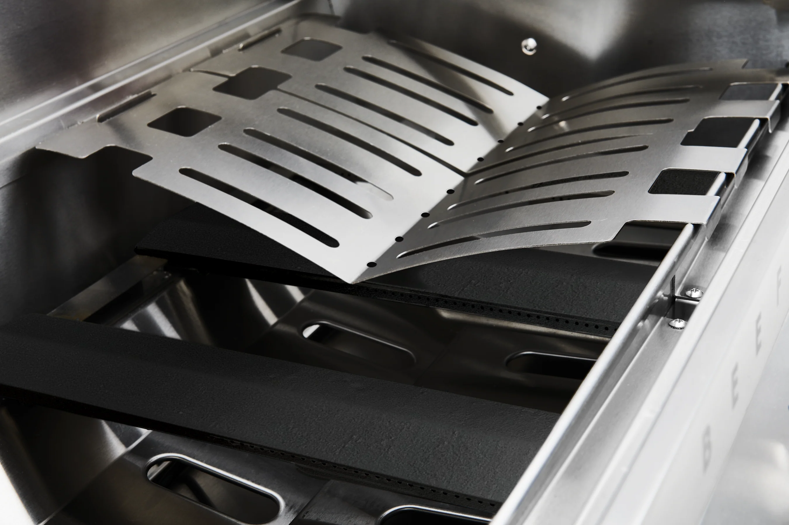 Beefeater 7000 Series Classic 5 Burner Built-in BBQ - Image 5