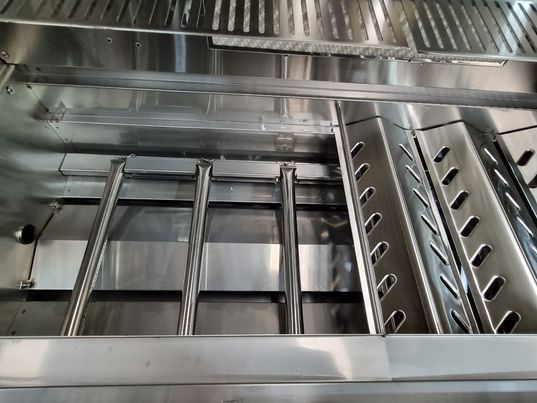 Gasmate Nova Graphite 6 Burner BBQ - Image 18