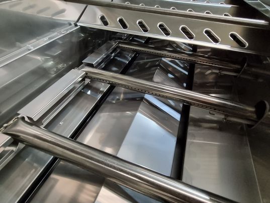 Gasmate Nova Graphite 6 Burner Built-in BBQ - Image 15