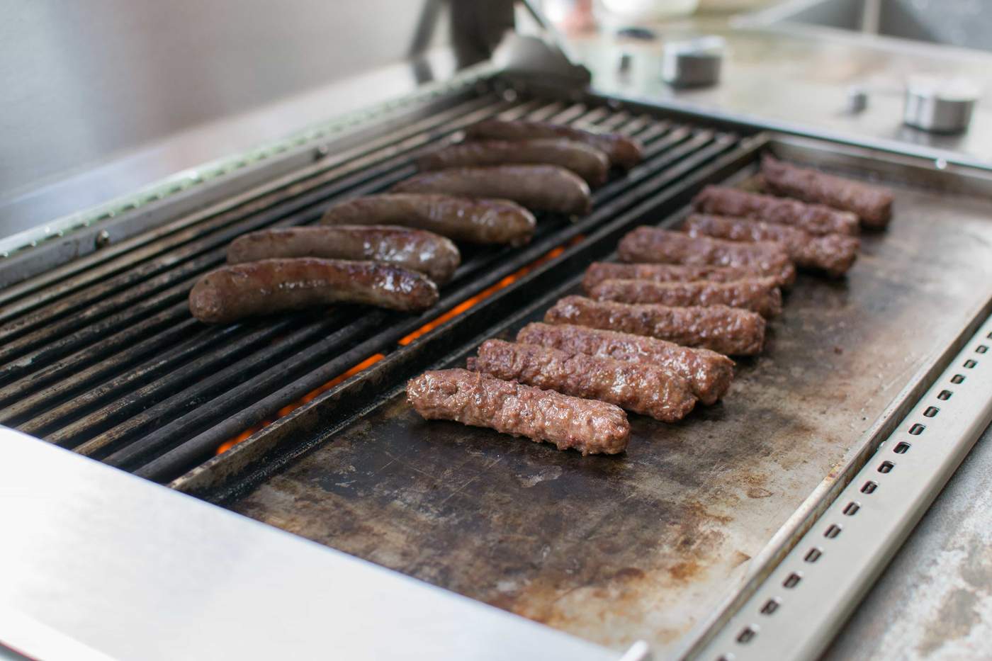 Tucker Horizon Marine Grade 316 BBQ Built In with Slimline Hood and Rhino Envy 316 Marine Grade Bar Fridge ENV1R-SS - Image 8