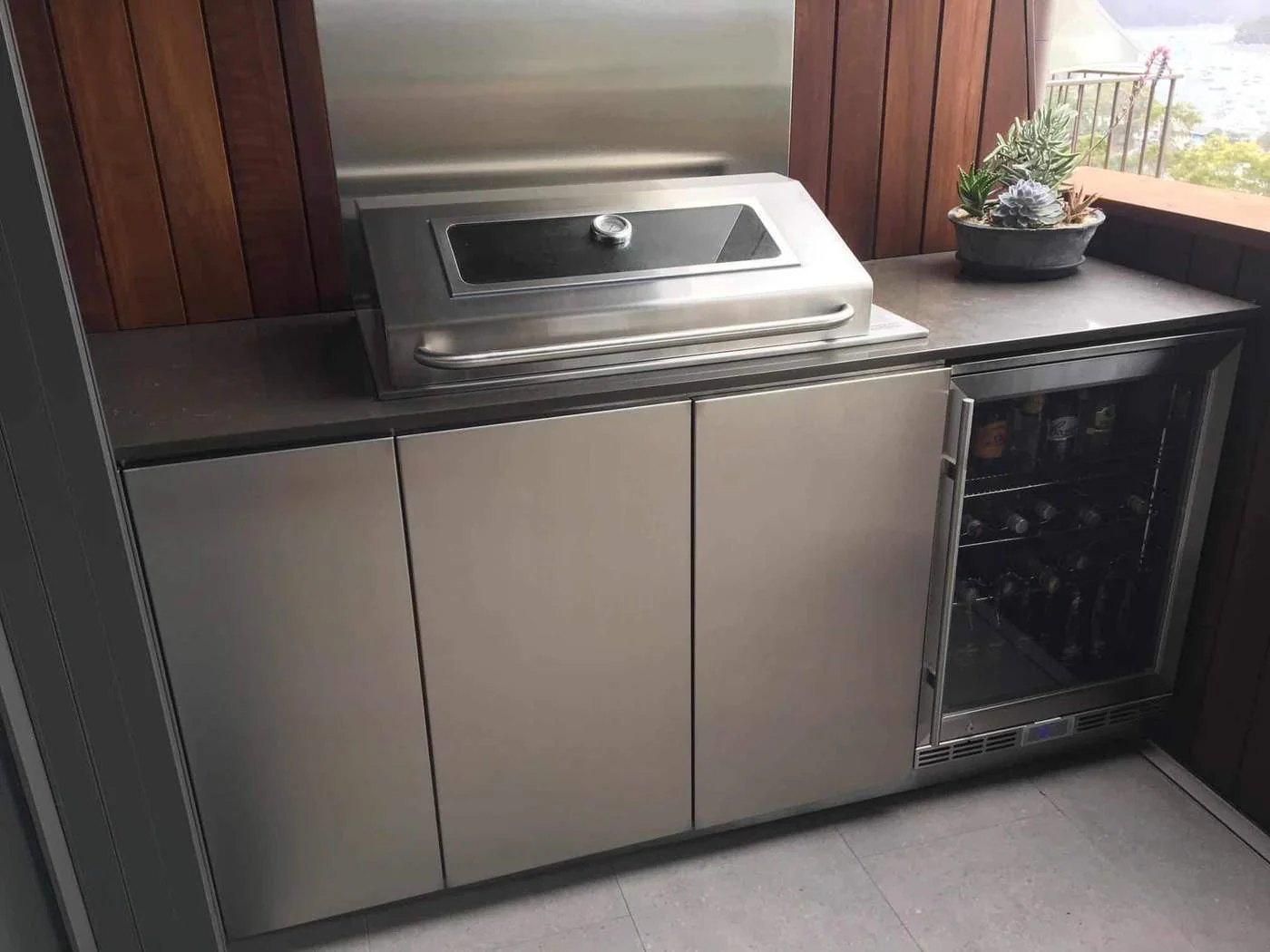 Tucker Horizon Marine Grade 316 BBQ Built In with Slimline Hood and Rhino Envy 316 Marine Grade Bar Fridge ENV1R-SS - Image 9