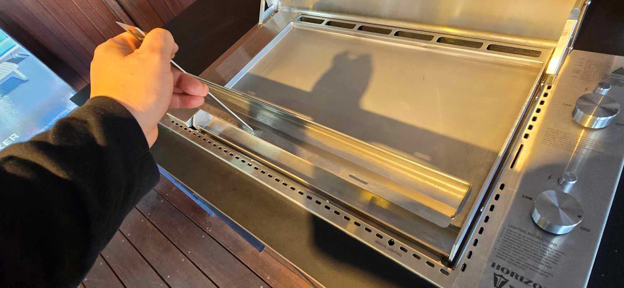 Tucker Horizon Marine Grade Built In BBQ - Full Plate and Flat Lid - Image 12