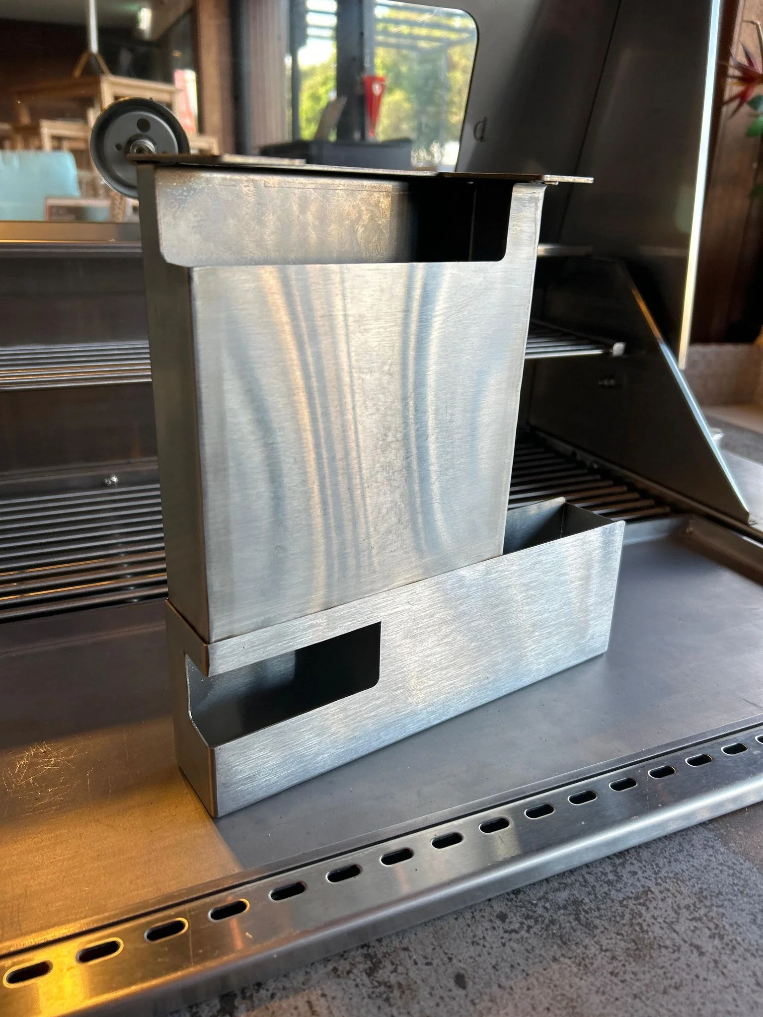 Tucker Horizon Marine Grade Built In BBQ - Full Plate and Flat Lid - Image 16