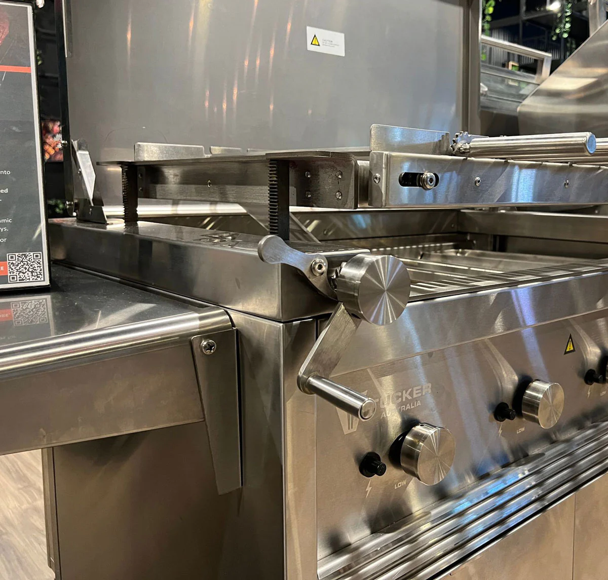 Tucker R Class V8 4 Burner Built In Hybrid BBQ with Hood - Image 9