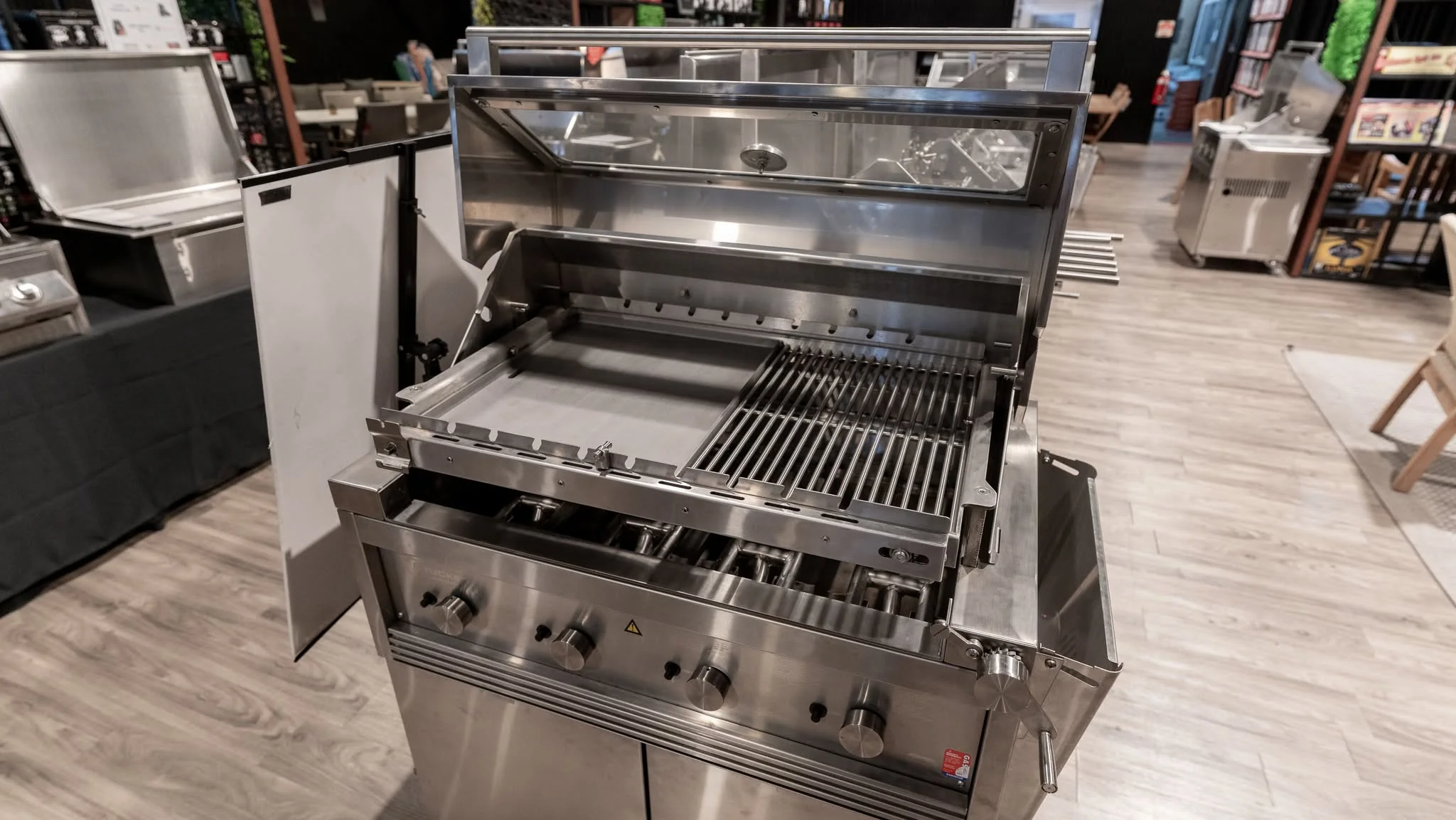 Tucker R Class V8 4 Burner Freestanding Hybrid BBQ - Image 13