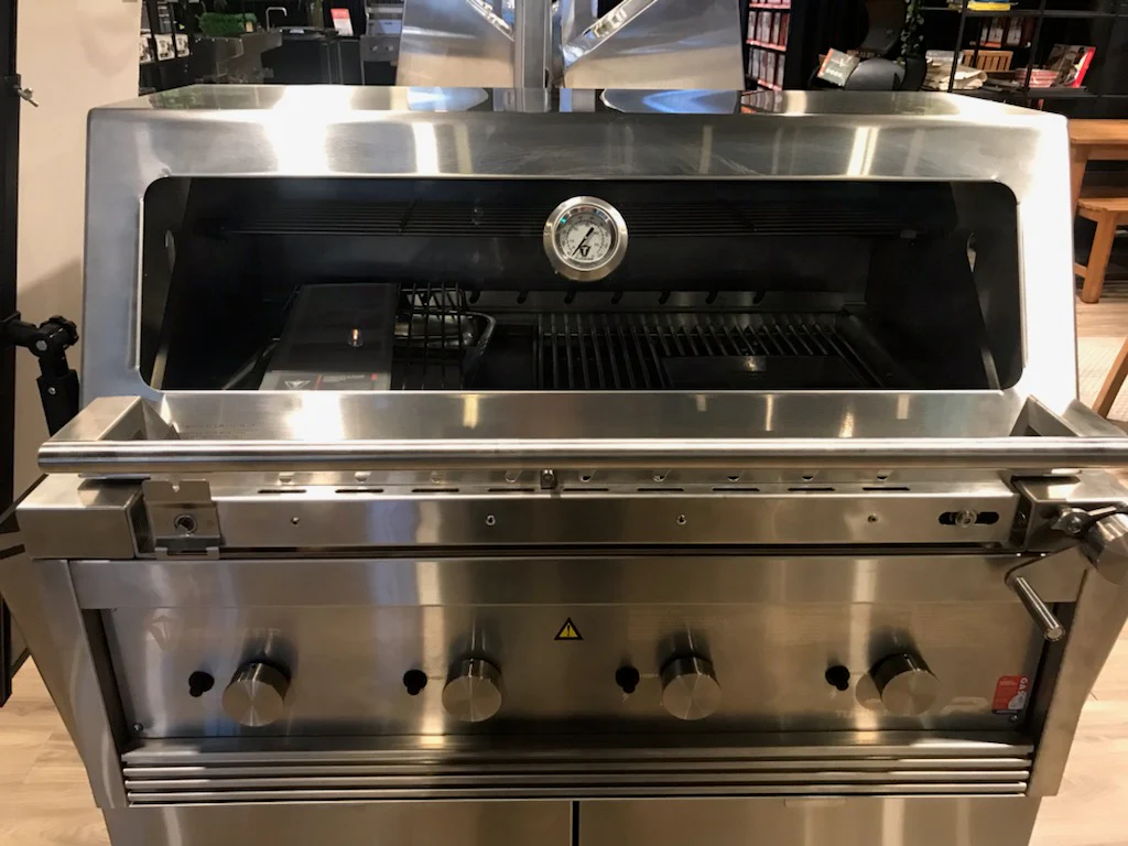 Tucker R Class V8 4 Burner Freestanding Hybrid BBQ - Image 14