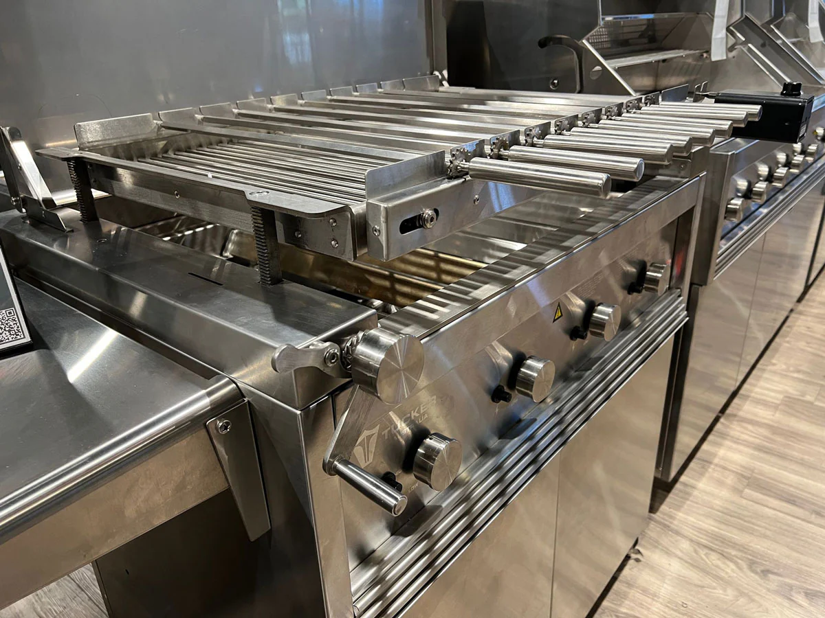 Tucker R Class V8 4 Burner Freestanding Hybrid BBQ - Image 3