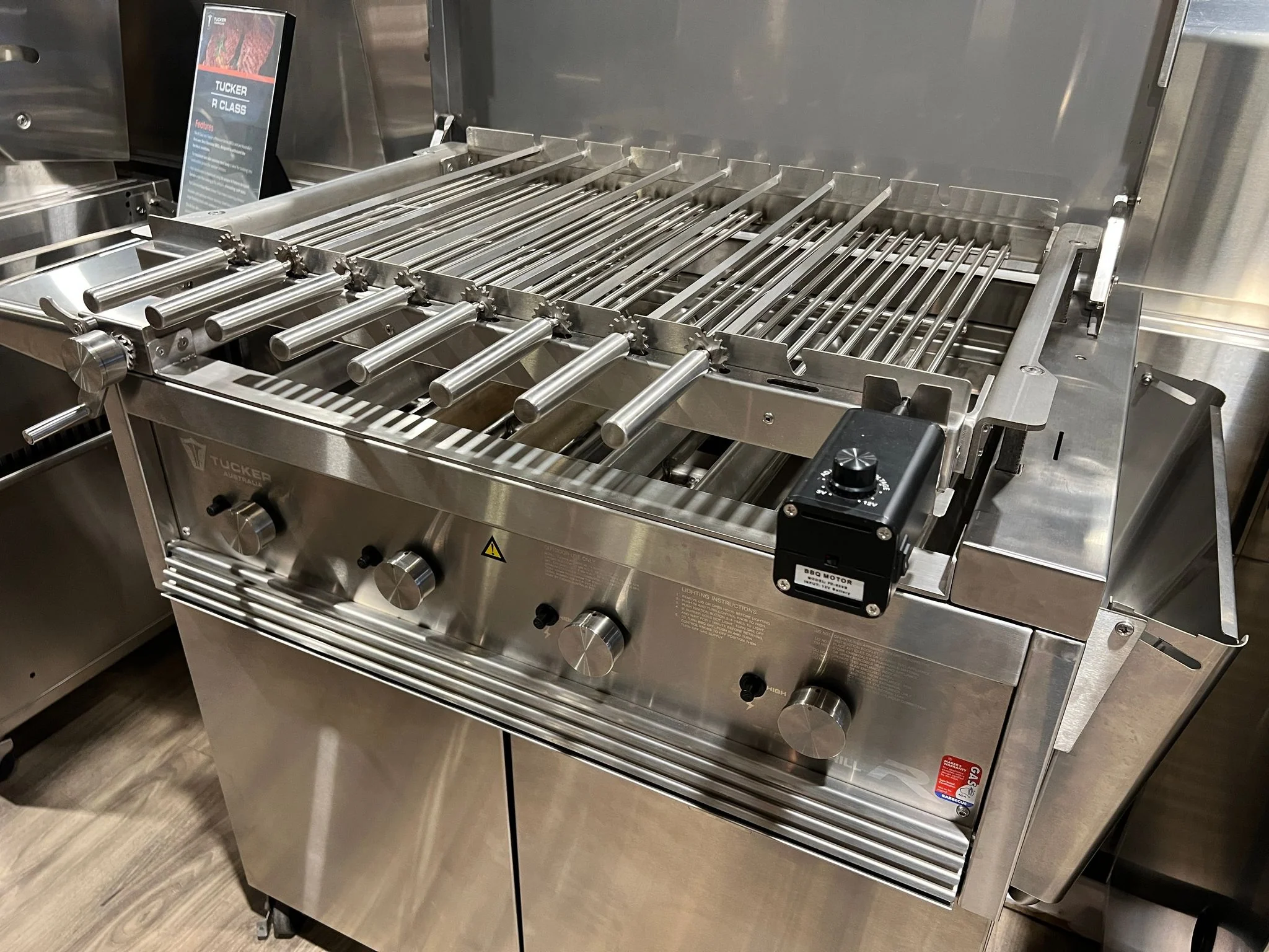 Tucker R Class V8 4 Burner Freestanding Hybrid BBQ - Image 4